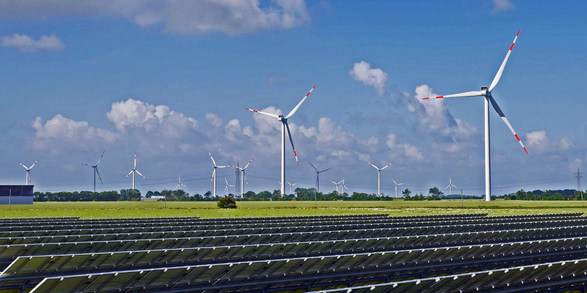 Páneles y aerogeneradores